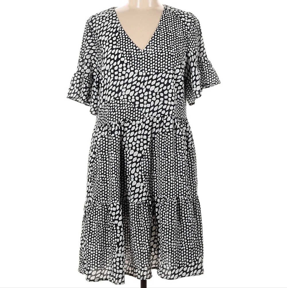 Fancyinn Black and White Midi Dress With Pockets